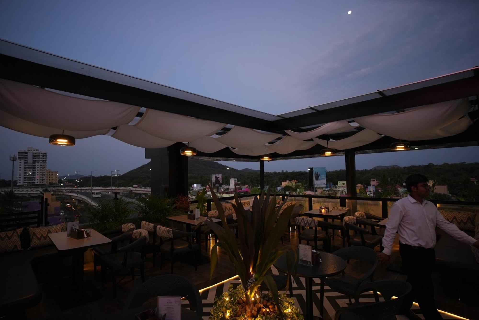 Hotel Srr Grand Chennai Exterior photo